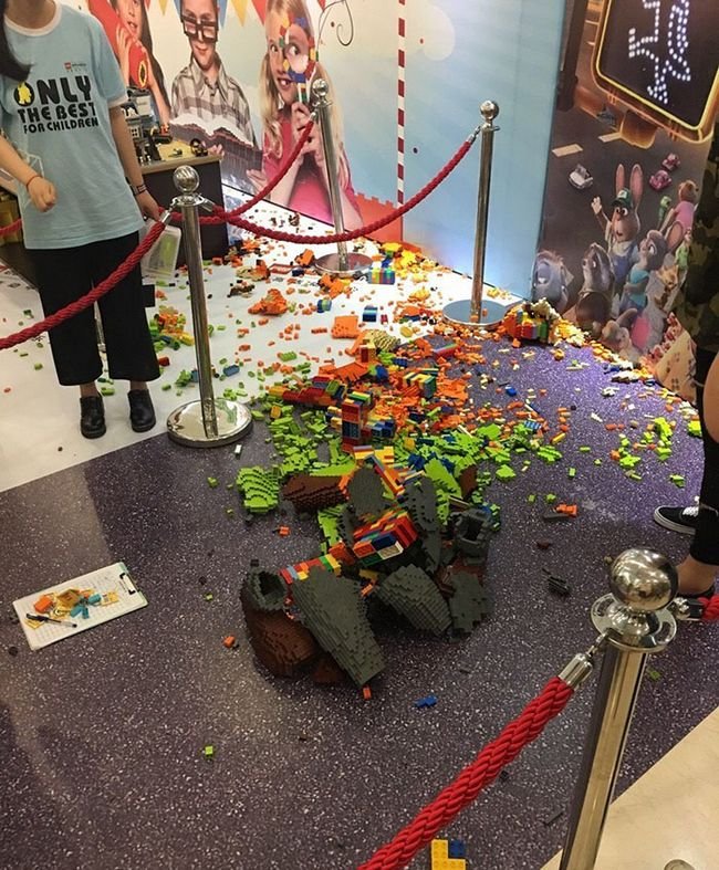 estatua-lego